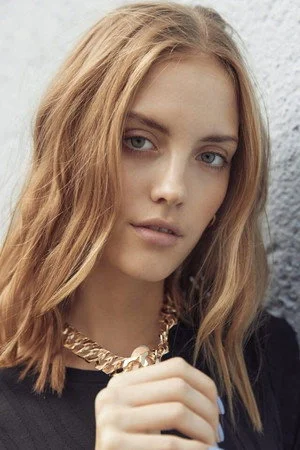 Лола Корфіксен
