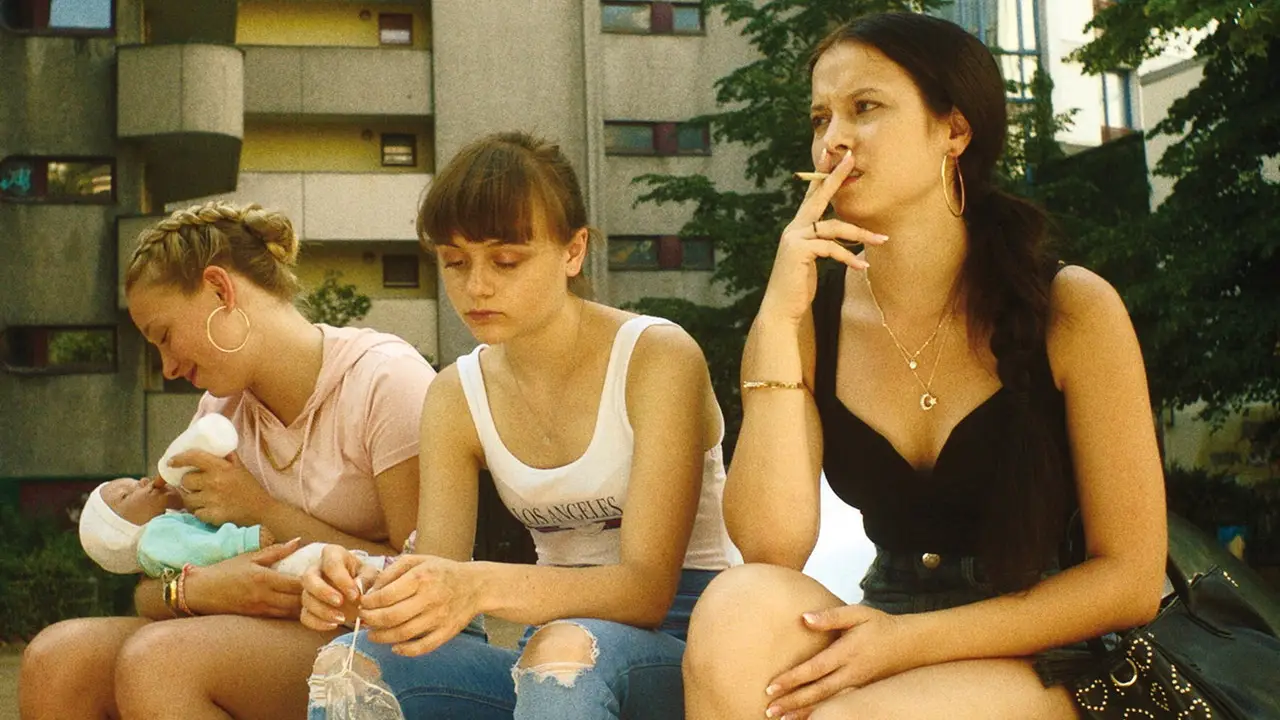 Кадр з фільму «Кокон»