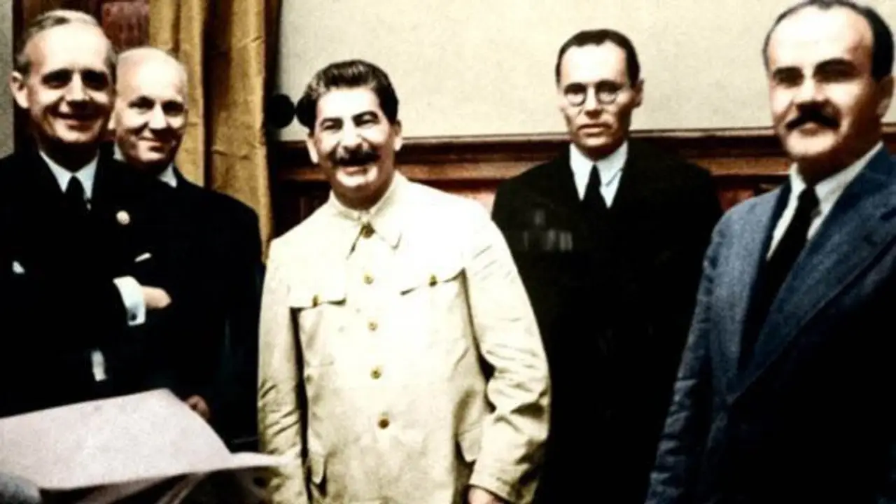 «Апокаліпсис. Сталін» — кадр з 1 серії 1 сезону