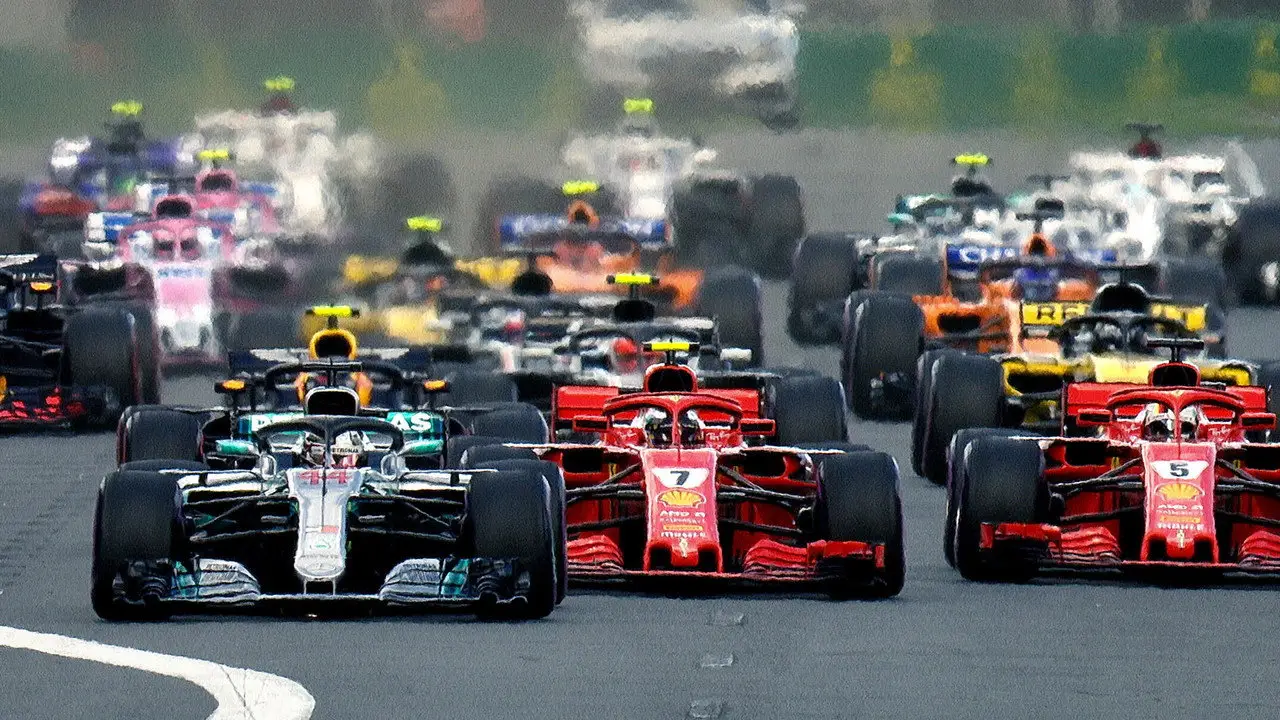 «Formula 1: Жени, щоб вижити» — кадр з 1 серії 1 сезону