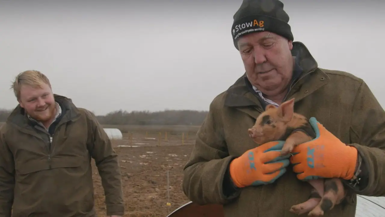 «Ферма Кларксона» — кадр з 3 серії 3 сезону