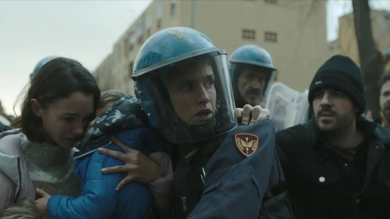 «Усі копи — виродки: Серіал» — кадр з 3 серії 1 сезону