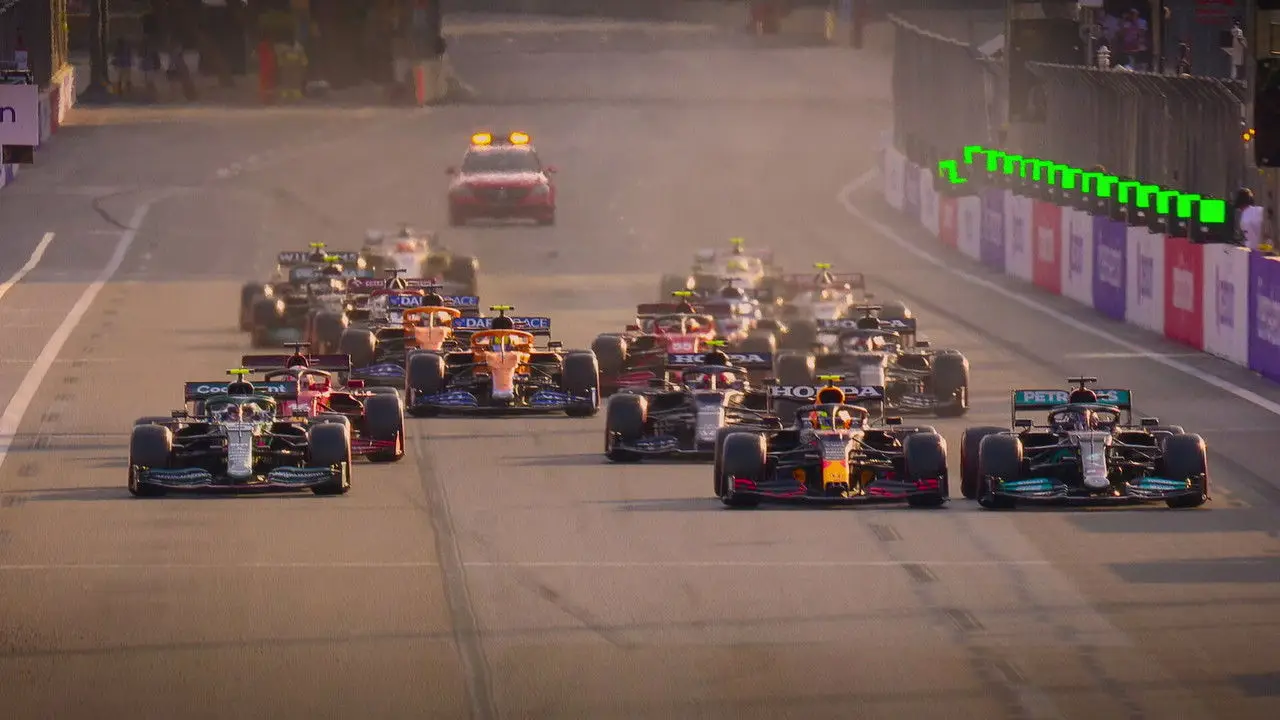 «Formula 1: Жени, щоб вижити» — кадр з 3 серії 4 сезону
