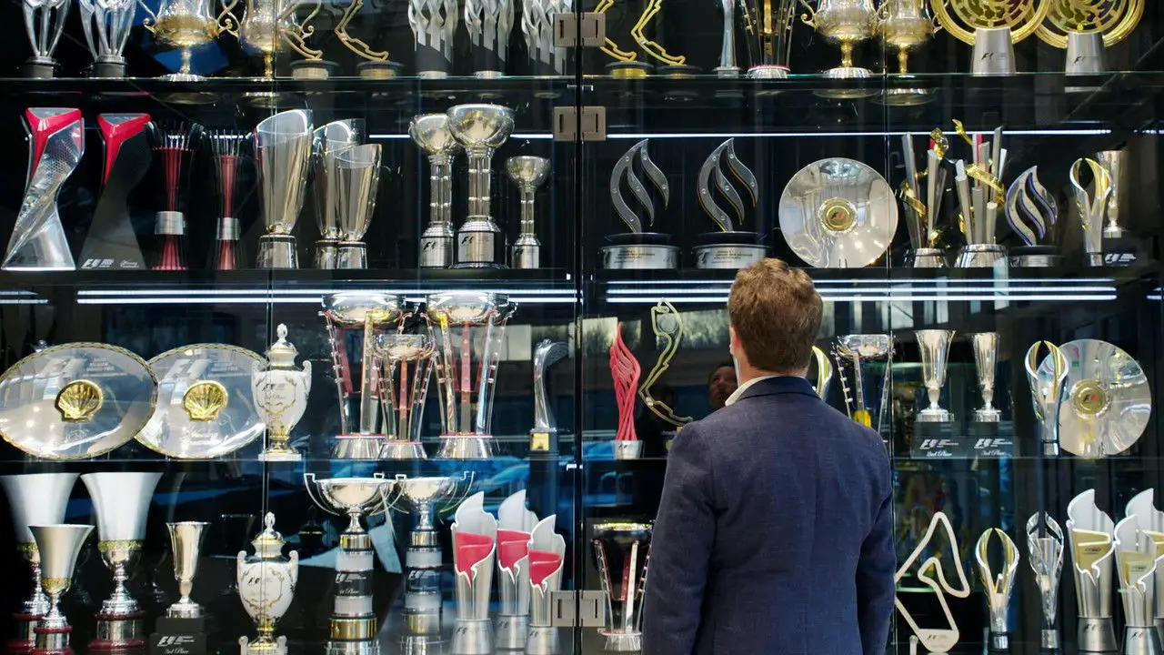 «Formula 1: Жени, щоб вижити» — кадр з 4 серії 1 сезону