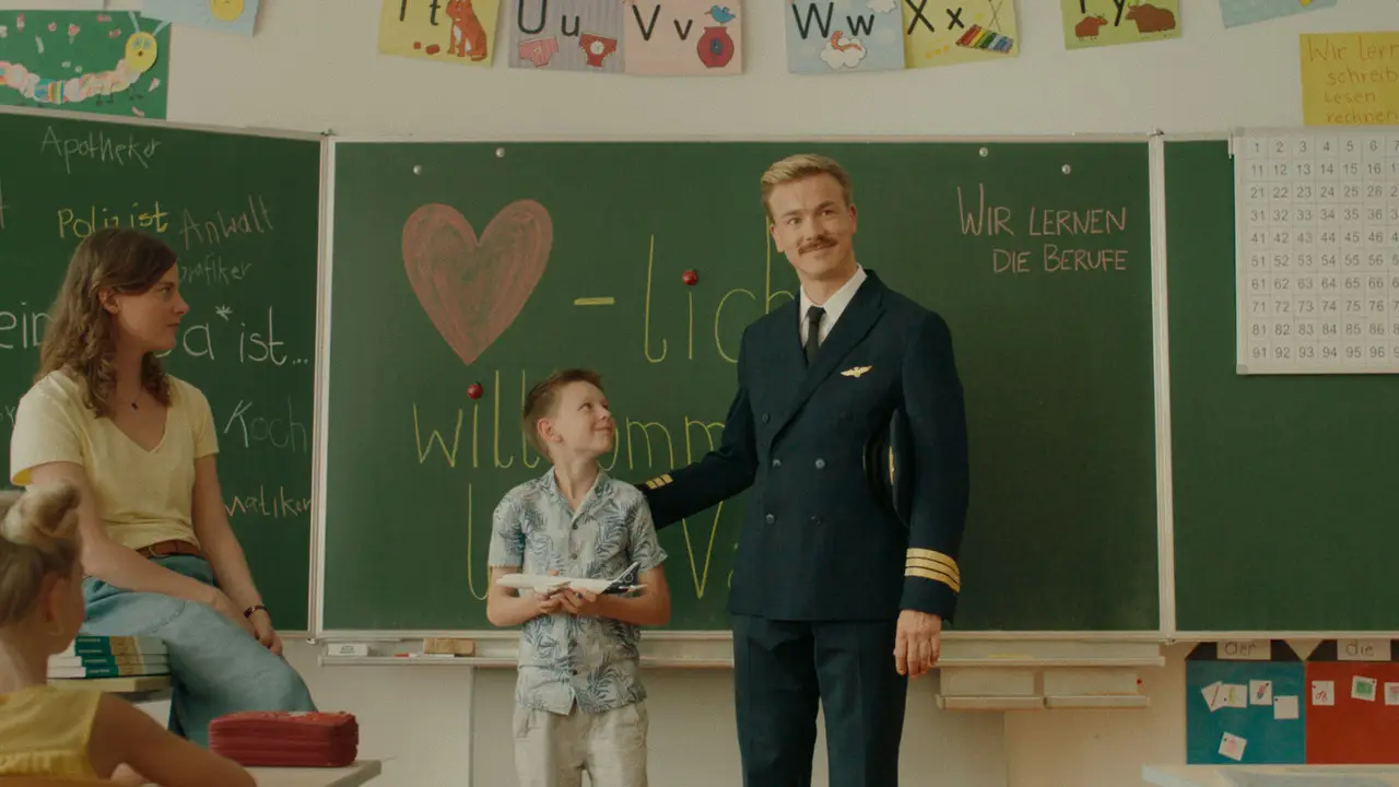 Кадр з фільму «Павич»
