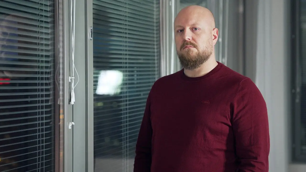 «Найрозшукуваніший: Підліток-хакер» — кадр з 3 серії 1 сезону