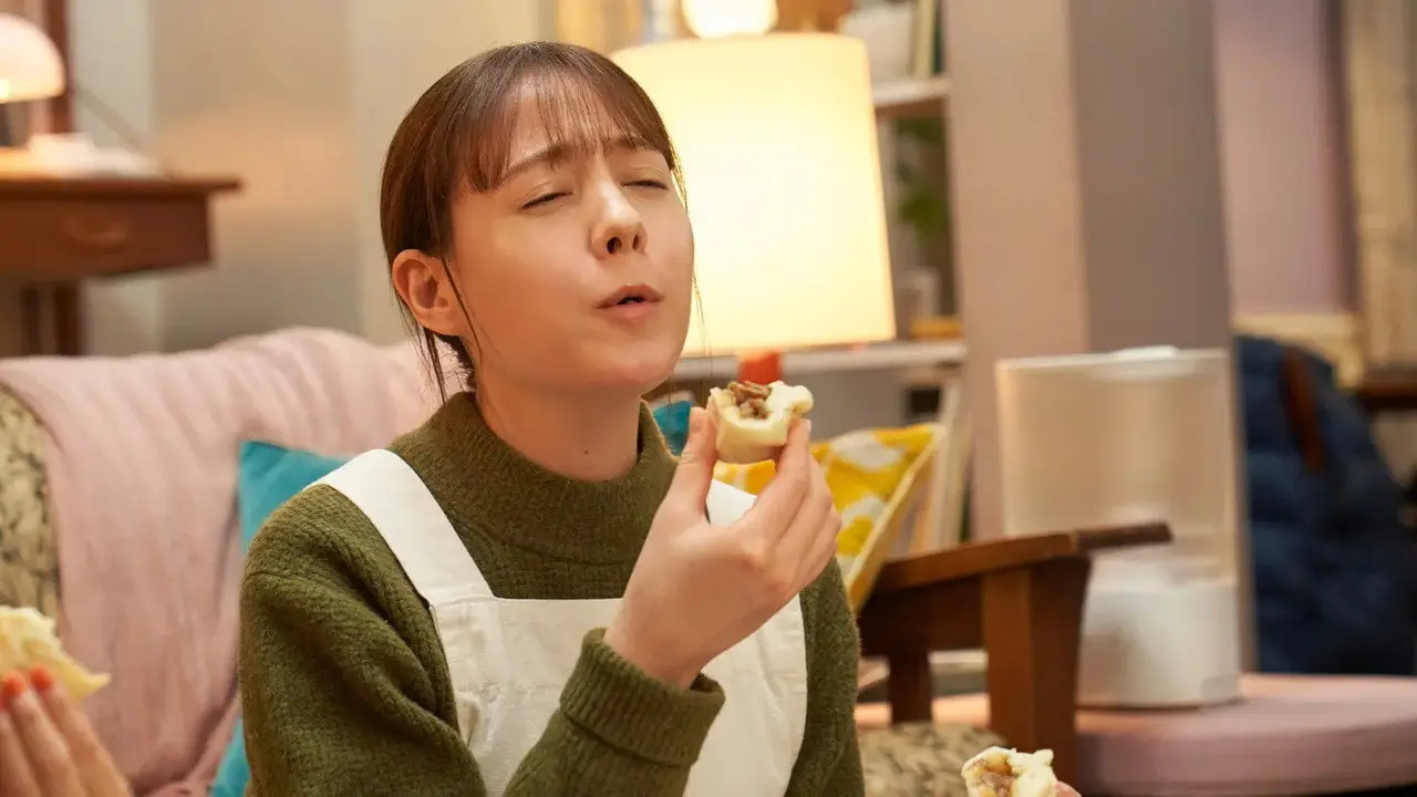 «Сьогодні ввечері — сукіякі / Сьогодні на вечерю сукіякі» — кадр з 4 серії 1 сезону