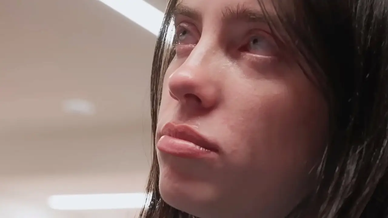 Кадр з фільму «Біллі Айліш: Hit Me Hard and Soft»