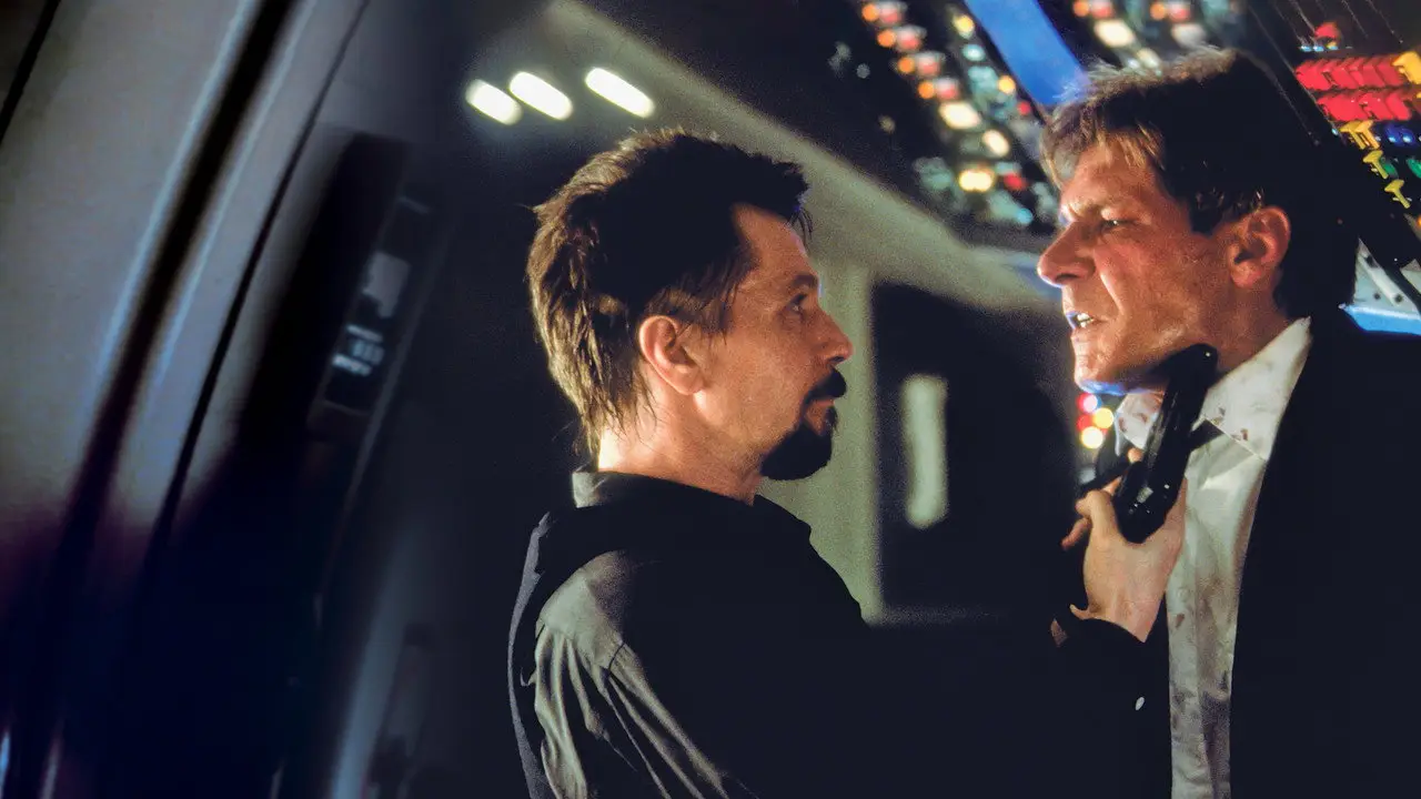 Кадр з фільму «Літак президента»