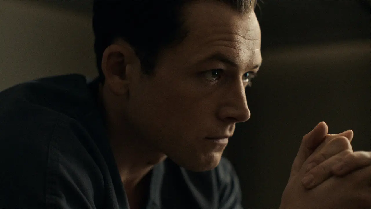 «Чорний птах» — кадр з 1 серії 1 сезону