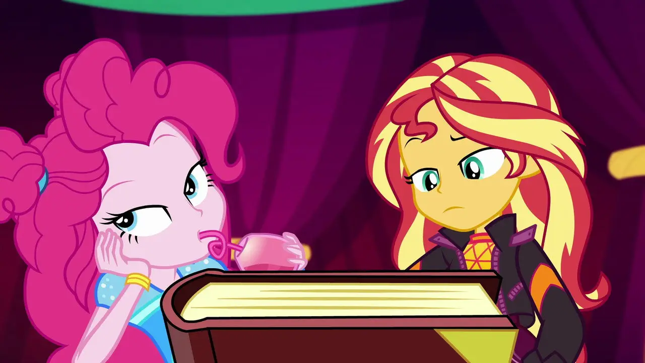 Кадр з фільму «My Little Pony: Дівчата з Еквестрії - Перепустка за лаштунки для Сансет»