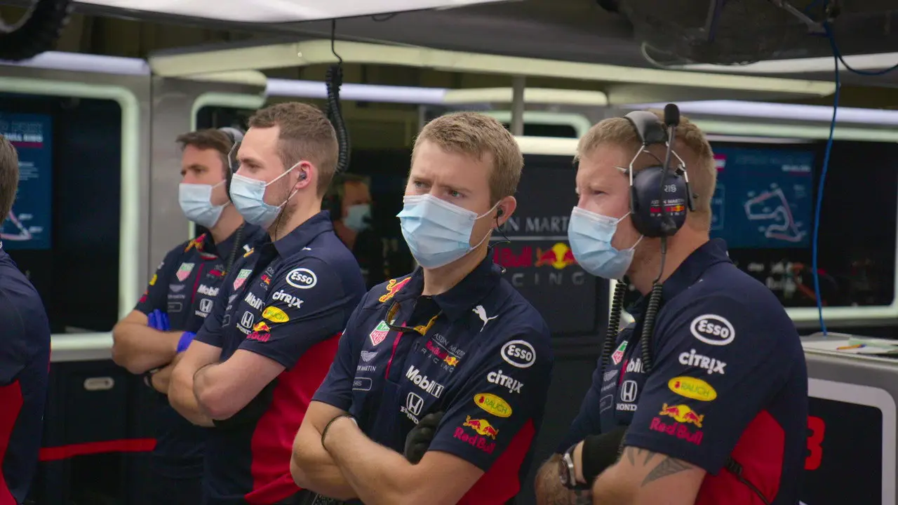 «Formula 1: Жени, щоб вижити» — кадр з 2 серії 3 сезону