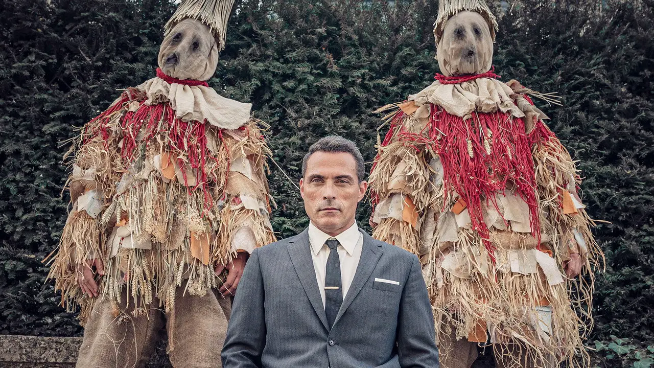 «Вілла "Блідий кінь"» — кадр з 1 серії 1 сезону