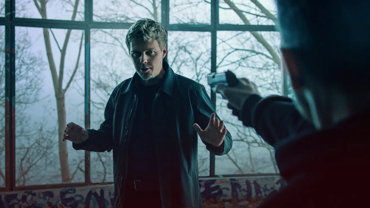 Кадр з фільму «Кольори зла: Червоний»