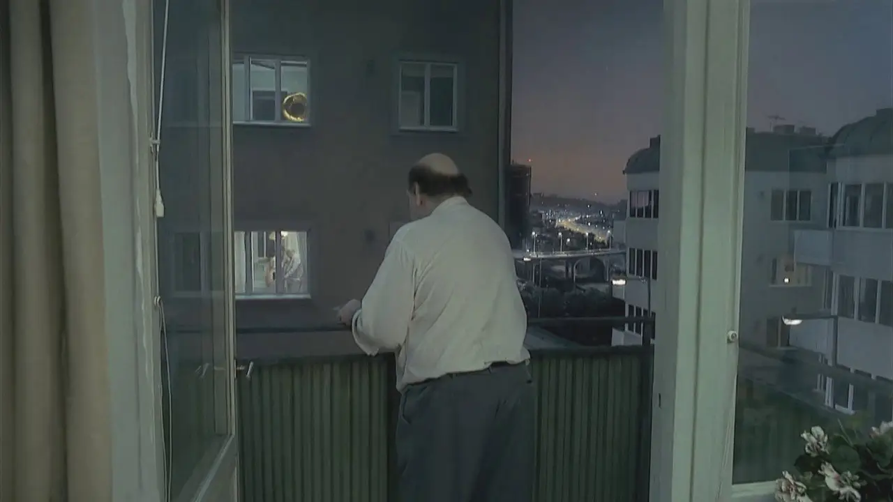 Кадр з фільму «Ти, що живеш / Тобі, людино»