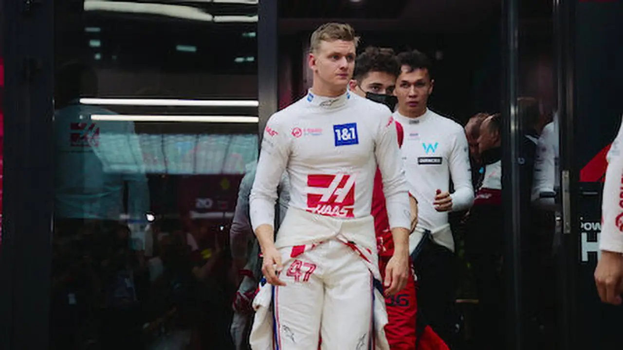 «Formula 1: Жени, щоб вижити» — кадр з 4 серії 5 сезону