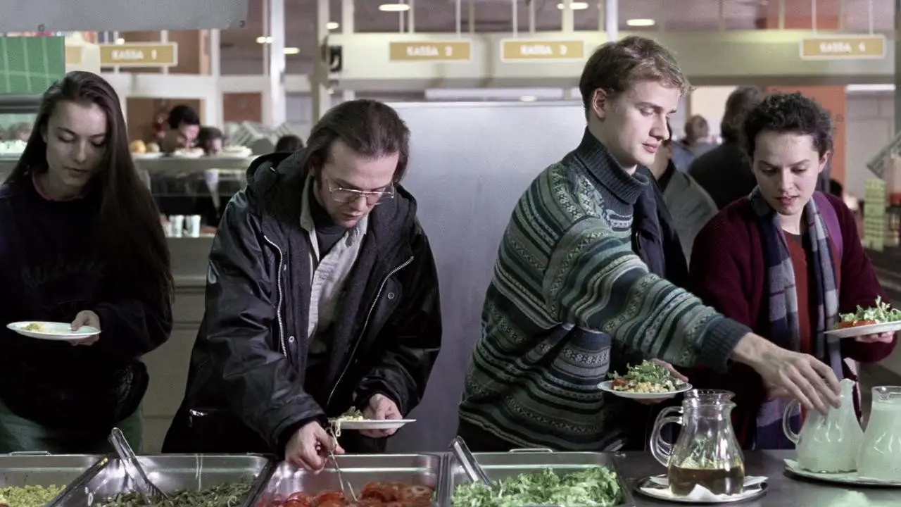 Кадр з фільму «71 фрагмент хронології випадковостей»