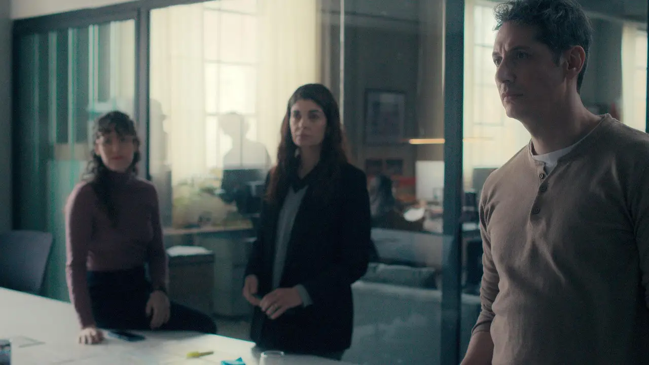 «Спіймані» — кадр з 2 серії 1 сезону