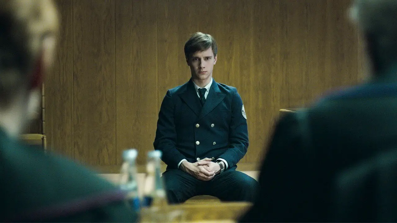 «1983» — кадр з 1 серії 1 сезону